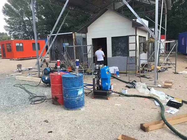 移动房屋保温施工聚氨酯发泡机