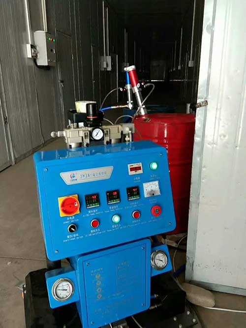 冷库保温施工聚氨酯发泡机