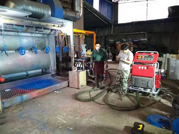 JNJX-H5600(T)聚脲喷涂机罐体防腐施工